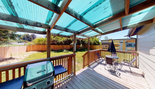 Surf Shack - Dog Friendly & Near Moonstone Beach!