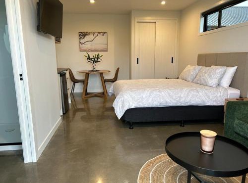 Surf & Turf Romantic Coastal Retreat - Close to Ocean Beach