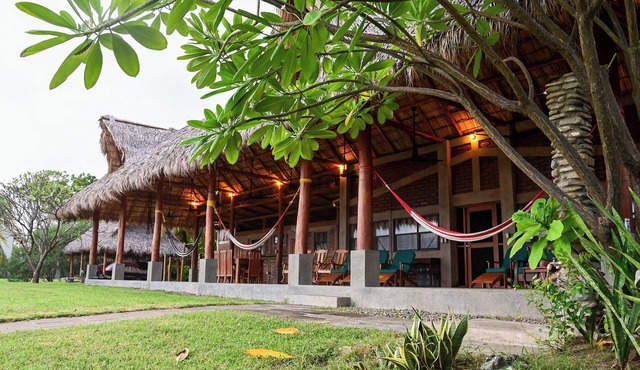 Surfari Charters Beach House – Guasacate, Popoyo, Nicaragua
