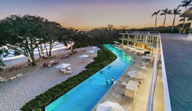 Surfer Paradise -New Ocean Front