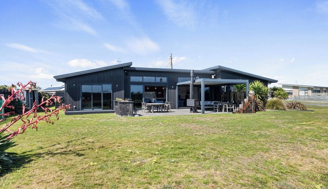 Surfing Fox - Foxton Beach Holiday Home