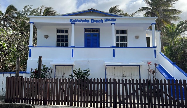 Surfs Up - bungalow style Beachhouse opposite Atlantic Ocean