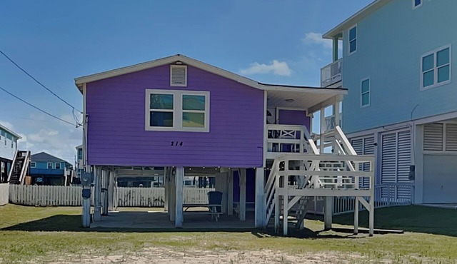 Surfside Beach Bungalow | Water Views + Community Pool