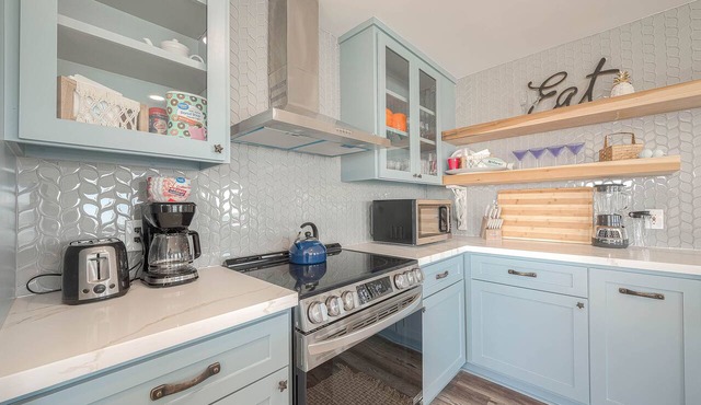 Surfside Beachfront Dream. On sand!Family Reunion and Pet friendly!