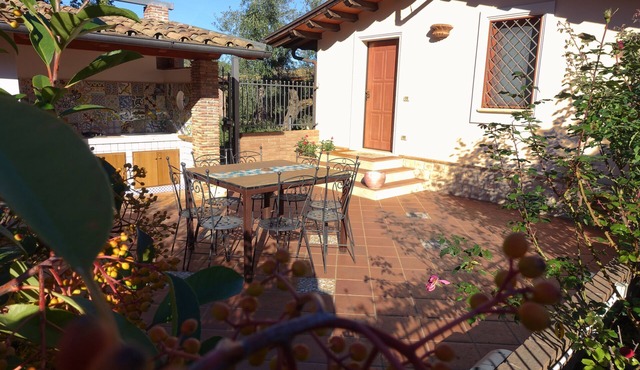 Surrounded by greenery 10 minutes from the sea (Malva cottage)