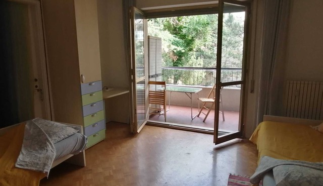 Surrounded by greenery, just minutes from downtown, apartment with balcony