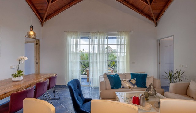 surrounded by palms, Rural, Family Friendly, Centric,Comfortable, Moutain view.