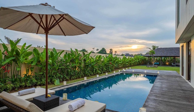 Svarga 3 Bed Beachfront Brand New Stylish Private Pool Villa, Lawn & Gazebo