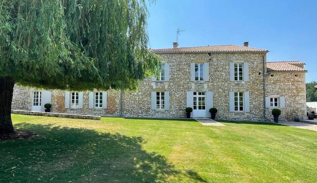 SW France luxury 4 bedroom villa with pool