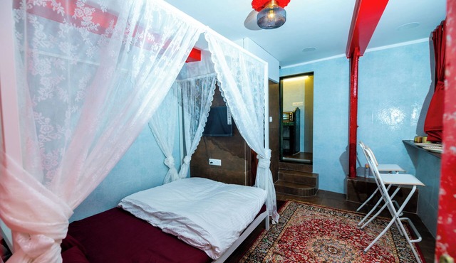 Swank at Sunset 1BR Studio Apartment