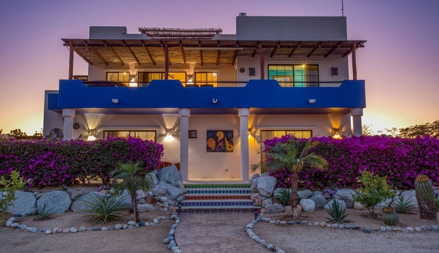 Sweeping ocean views steps to beach w/pool & Firepit. Close to Tres Palapas!