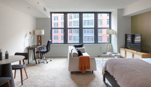 Sweet Navy Yard Studio w/Gym, Pool & Theater, nr Metro, by Blueground