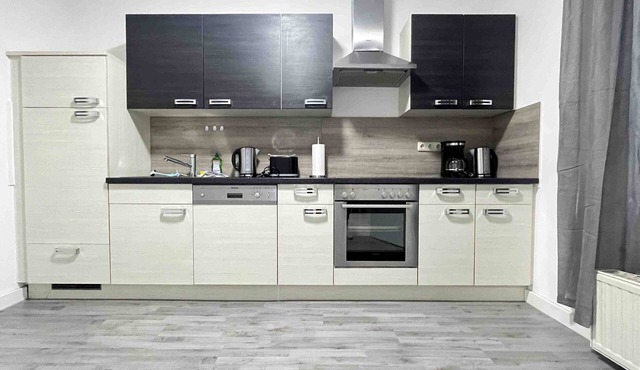 (SWF111) Comfortable workers home