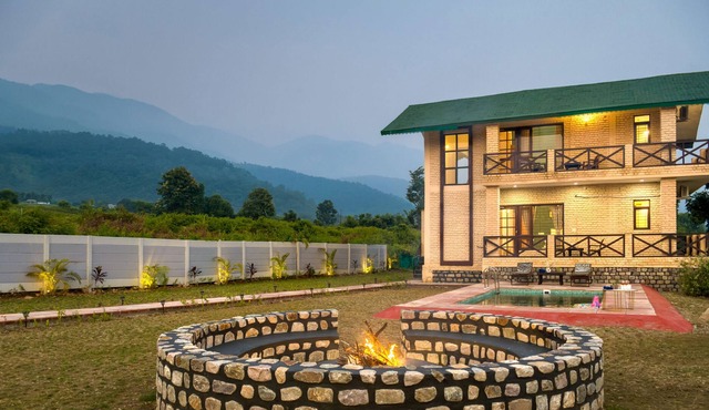 Swimming Pool, Bonfire, Hot Water Jacuzzi, 360 mountain view, Balcony