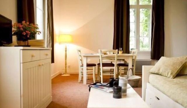 Swimming pool, parking, tv, 20-25m², Etretat