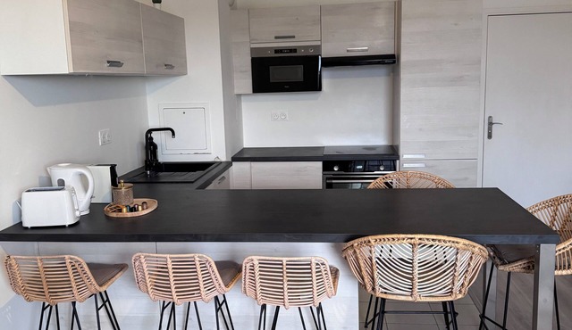 T2 apartment with private parking