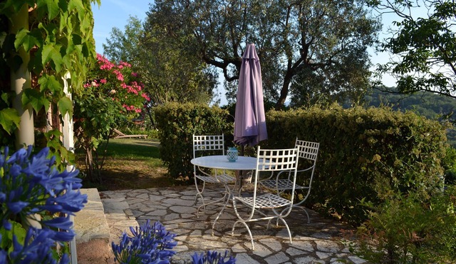 T2 independent garden level of a charming country house with pool in dominant position