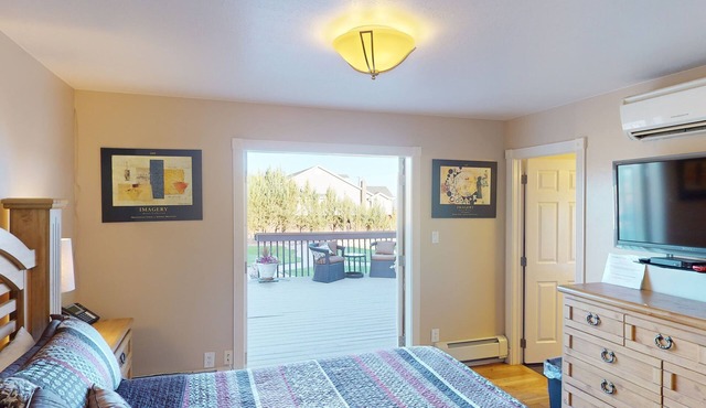 Tacit Shadow "Shangri-La", Private Bedroom at base of Brian Head Mountain, WiFi