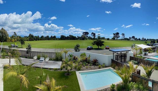 Tahuna Beach Apartment - Easy walk to the beach & lots of local eateries!