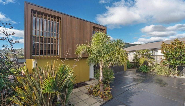 Tahuna Beach Oasis - Home in the heart of Tahunanui Beach recreational paradise