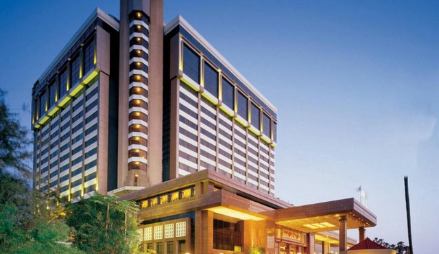 Taj Lands End
