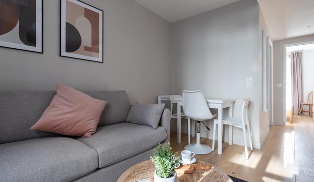 Take It Easy in This Stylish Architect Flat