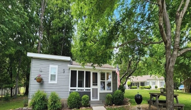 Take It Easy Resort - Cottage #9, Norfork Lake Cabin w/Dock Slip, Walk to Water