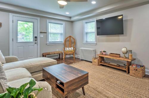Takoma Park Apt w/Wood Fire Pit < 8 Mi to DC