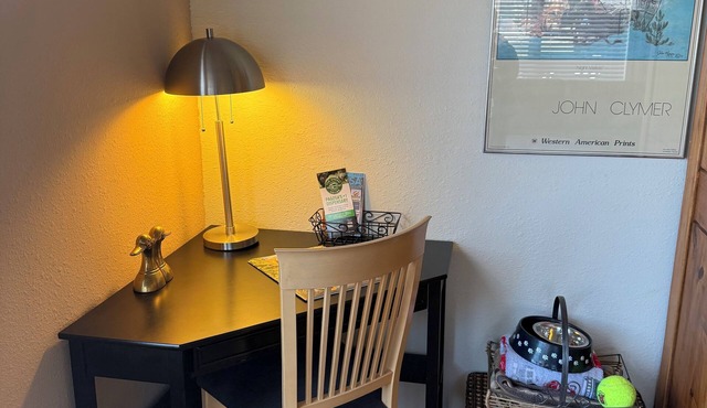 Talisman Amazing Views! Walk to Uptown: Sleeps 4