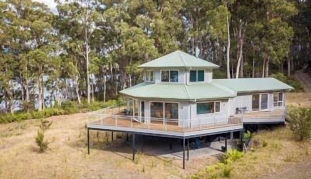 Tall Trees waterfront retreat