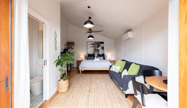 Tallows Studio -Modern, tranquil, dog friendly,2 mins to the beach