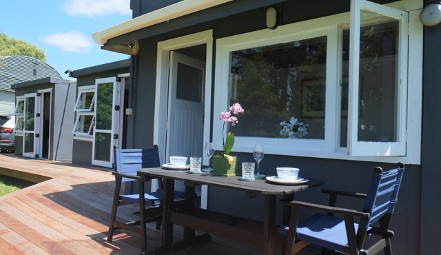 Tamahere White Duck Cabins, private, tranquil, and quiet with pond views