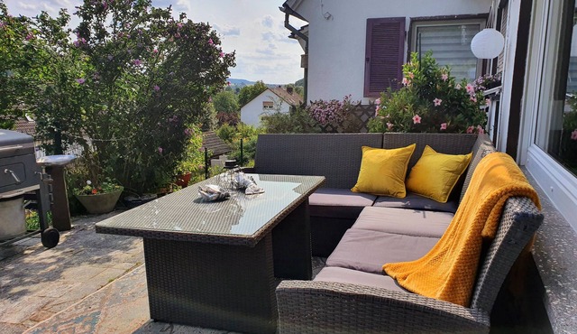 Tasteful and high-quality vacation apartment with large terrace and pool
