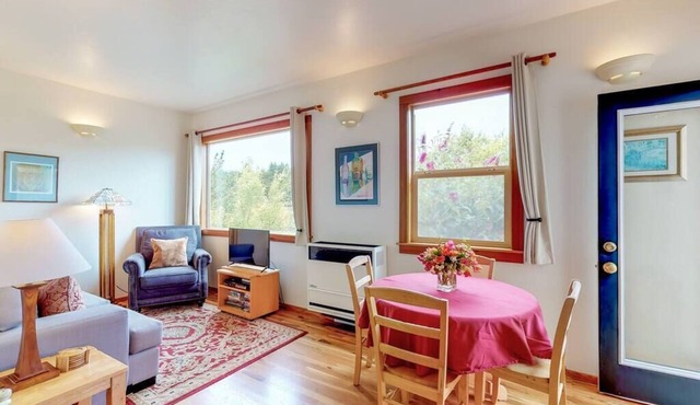 Tasteful Arcata Cottage