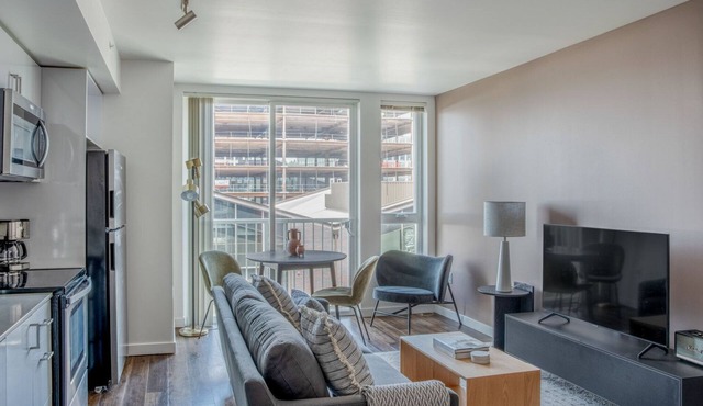 Tasteful Bellevue Studio w/Gym & W/D, nr Shopping, by Blueground