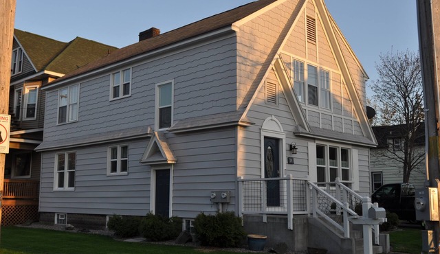 Tastefully Decorated And Sparkling Clean ~ Home Away From Home!