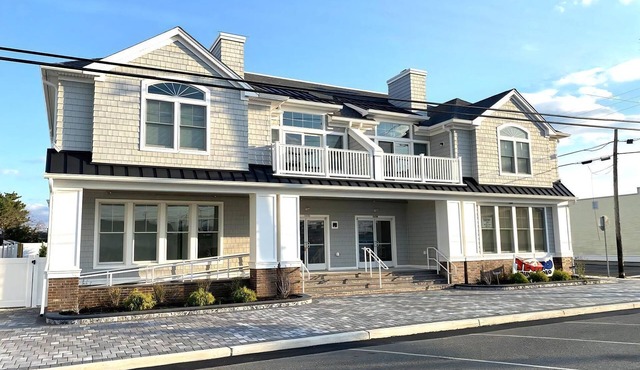 Tastefully decorated condo