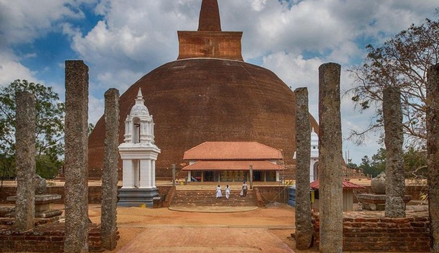 Taxi From Anuradhapura to Kandy (Private)