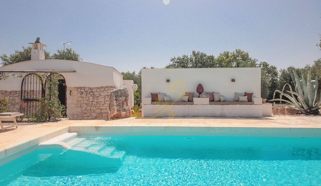 TD Trulli Chiara Tastefully Decorated with Pool