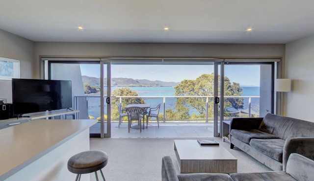 Te Kaha Beach Hotel