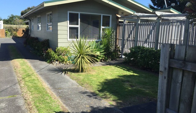 Te Rangimarie a fully fenced pet friendly home 20minutes walk from the beach.