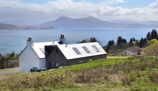 TEANGUE HOUSE, family friendly, luxury holiday cottage in Armadale