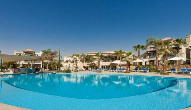 Tee Off & Wind Down – Golf Mornings, Seaside Evenings l 2 Pool-view Rooms
