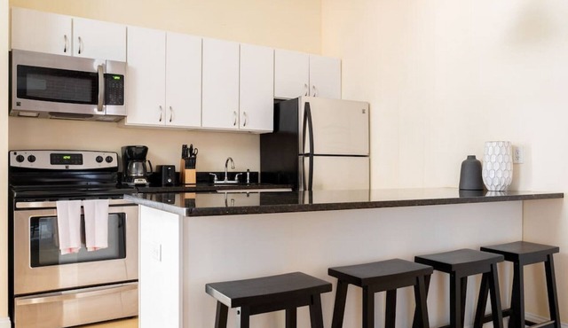 Temp301-4/2 · Beautiful 4br 2br | Downtown Xing | High Ceilings