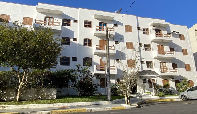Tenório with fast internet, 2 bedrooms, 7 minutes walk from the beach, sleeps up to 8 people.