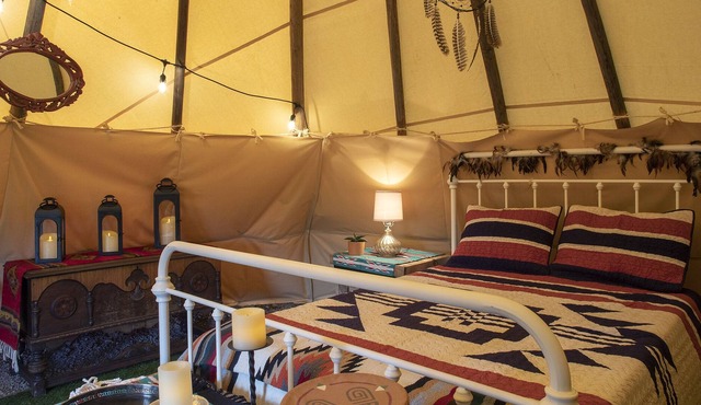 Tepee-Traditional-Shared Bathroom-Mountain View-Peak Tepee