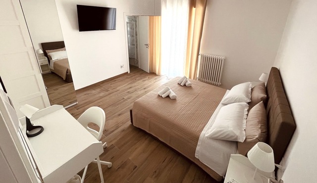 Termoli Station 1 - easy parking - room in the center with private bathroom and balcony
