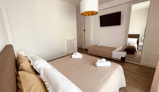 Termoli Station 2 - easy parking - room in downtown with private bathroom and balcony
