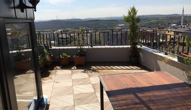 Terrace floor with excellent view- lovely neighborhood very close to the airport
