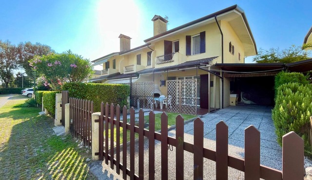 Terraced house with garden